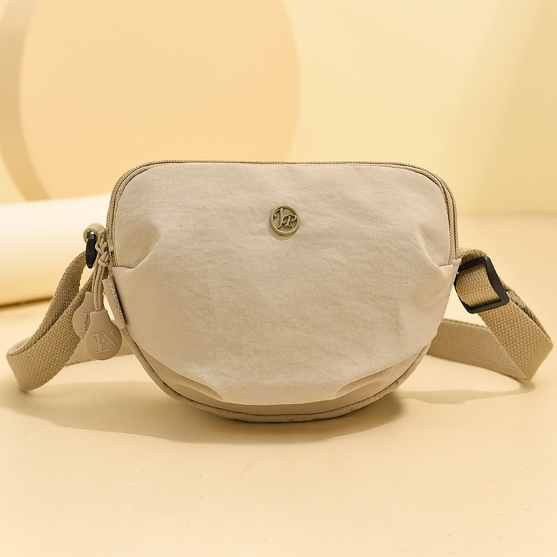 2025秋冬新款潮轻便纯色尼龙小包包女通勤斜挎包休闲单肩包贝壳包,箱包皮具/热销女包/男包,通用款女包,淘宝优惠券,粉丝福利购,淘宝优惠卷