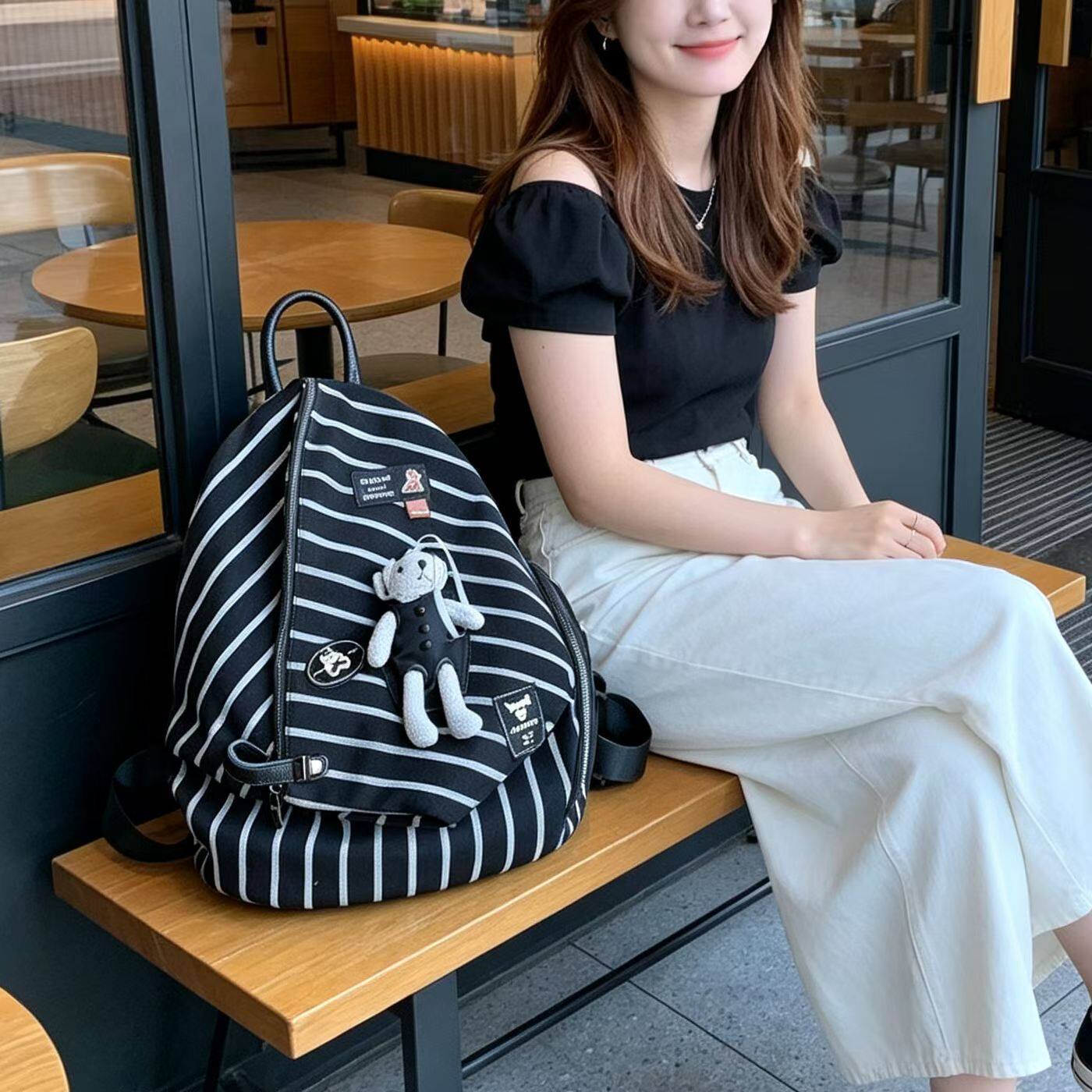 休闲双肩包帆布黑白条撞色背包简约大容量防盗双肩女包可爱公仔包