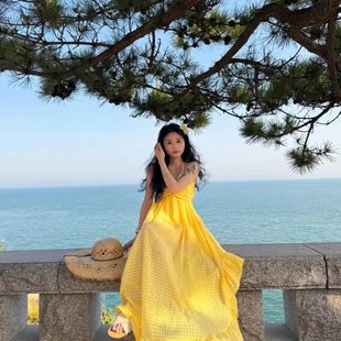 现货海边度假裙显白黄色连衣裙V领露背长裙北海道旅游穿搭