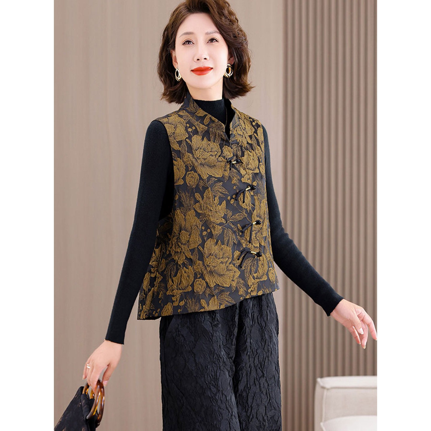 国风马甲女2025秋季时尚外穿洋气高级感立领短款减龄妈妈背心马夹