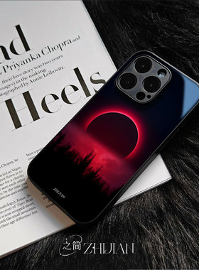 之简ZHIJIAN《血月幽林》玻璃亮面磨砂手机壳新款小众不撞壳适用苹果17promaxIQOO11PRO荣耀200PROMATE50EVIV