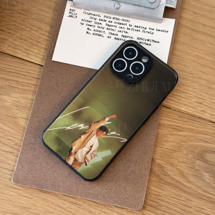 张国荣舞台照磁吸磨砂黑框电镀玻璃手机壳适用苹果iphone17promax华为OPPOFINDX9PRO荣耀500PROOPPOFINDX8SPL