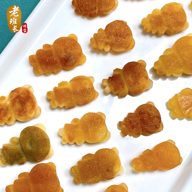 老班长珠宝天然琥珀蜜蜡原皮饼干小熊吊坠雕刻件随机发货