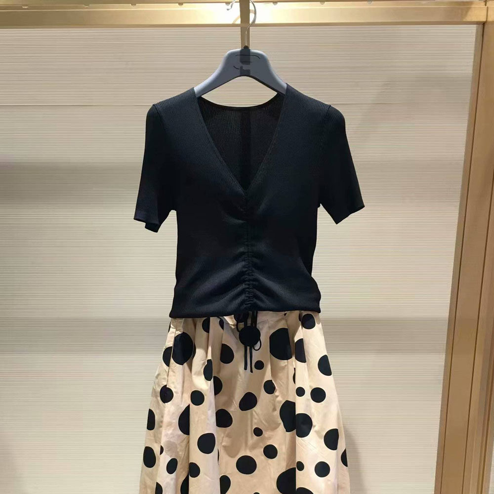 圣阿玛施塔夏2020新款抽绳冰丝薄款短袖V领修身针织衫t恤女上衣夏