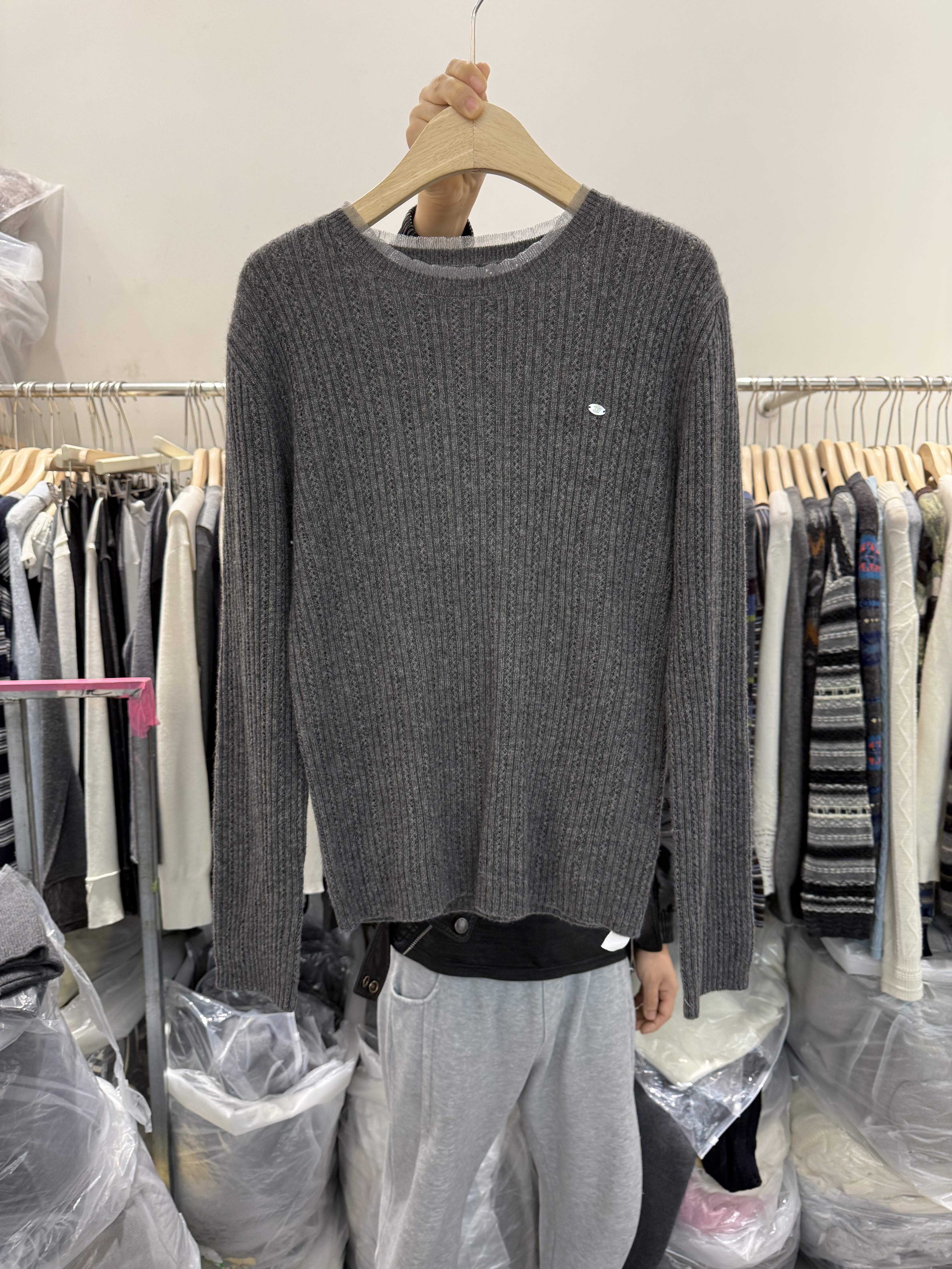 欧货时尚设计感蕾丝边圆领长袖胸前小铁片绵羊毛山羊绒打底衫毛衣