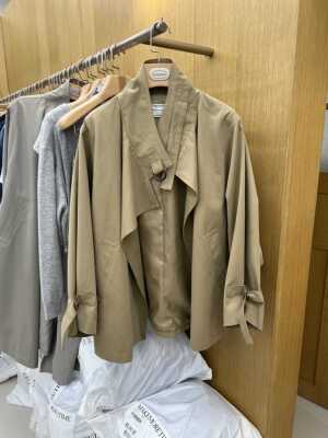 短款立领斜门襟D字扣风衣外套