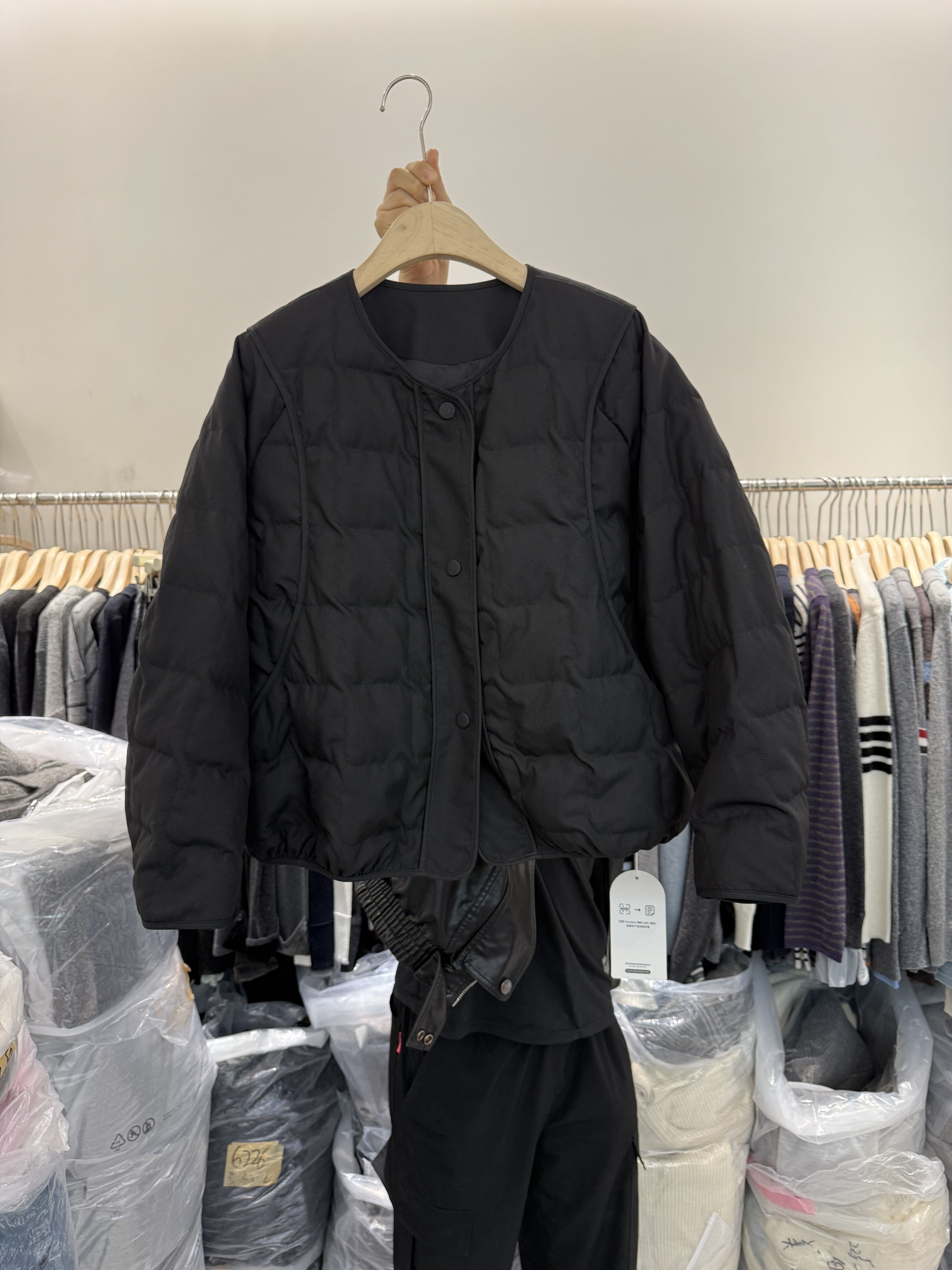 单排扣圆领90白鹅绒蚕桑丝羽绒服