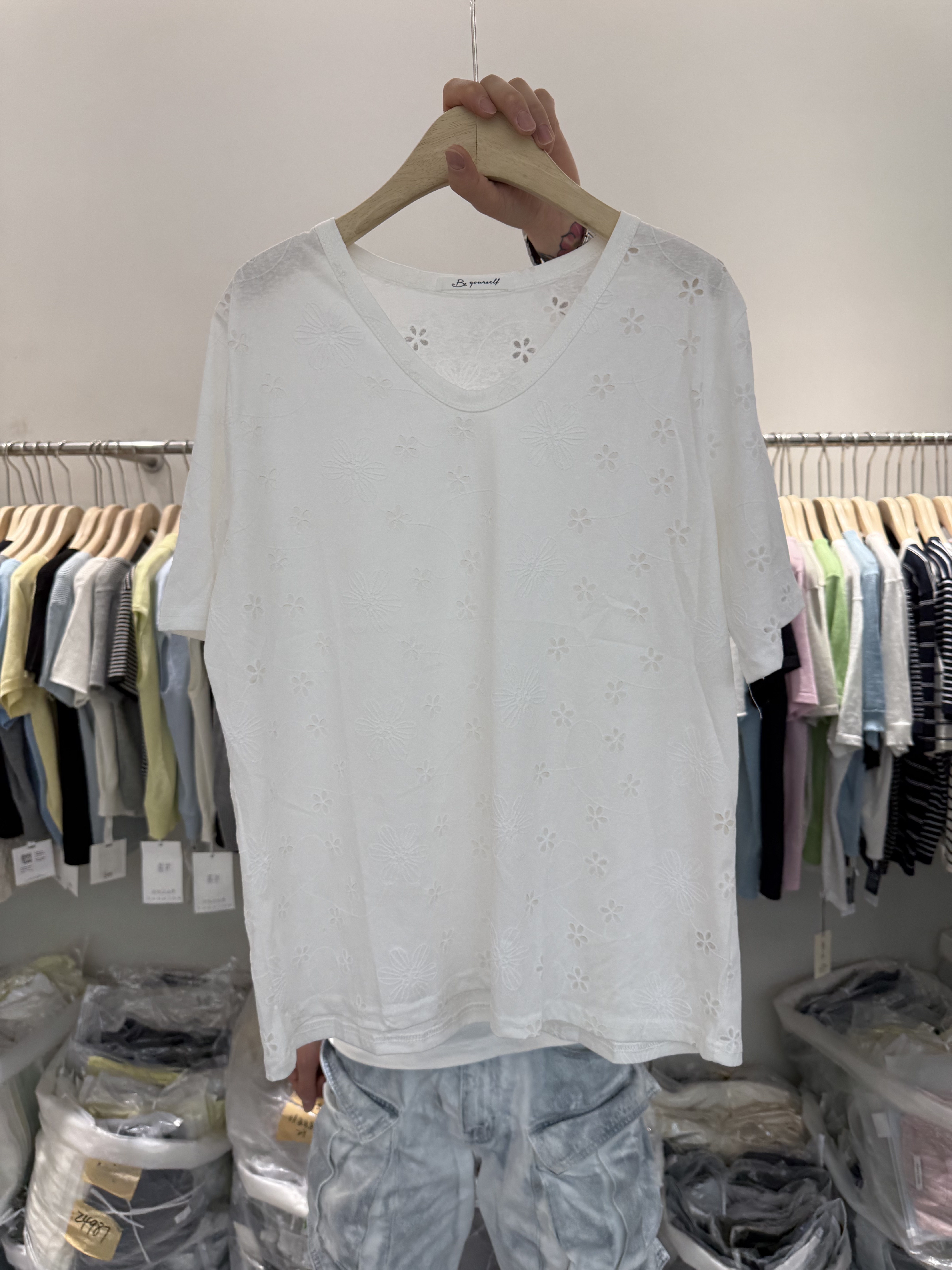 韩国T86289时尚高级感宽松显瘦白色V领短袖T恤满天星缕空简约上衣