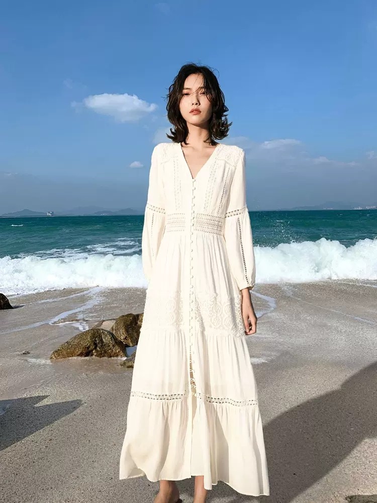 红色连衣裙女夏季2024沙滩裙沙漠旅游拍照青海湖超仙长裙沙滩裙子