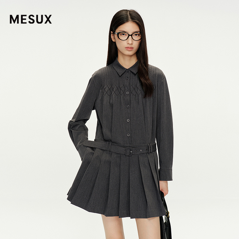 MESUX米岫25秋灰调百褶塔克拼接设计风衣式衬衫领连衣裙MNFUO603