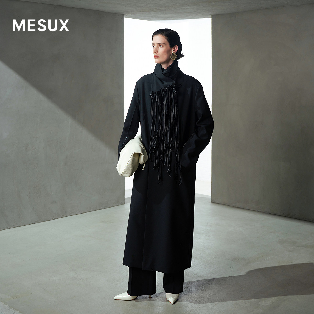 MESUX米岫26春高密羊毛混纺可拆卸流苏围巾领廓形风衣MOSUG201