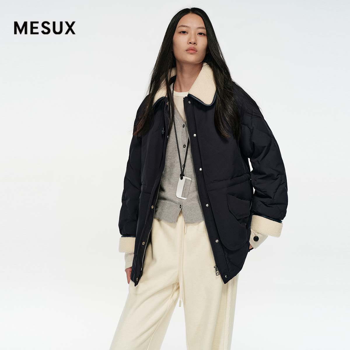 MESUX米岫25冬量感暖核毛翻领菱格纹轻暖中长款羽绒服MNWBL501
