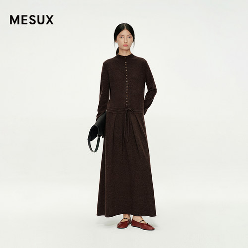MESUX米岫25冬美丽诺羊毛复古多纽扣抽绳设计毛织连衣裙MNWUE603