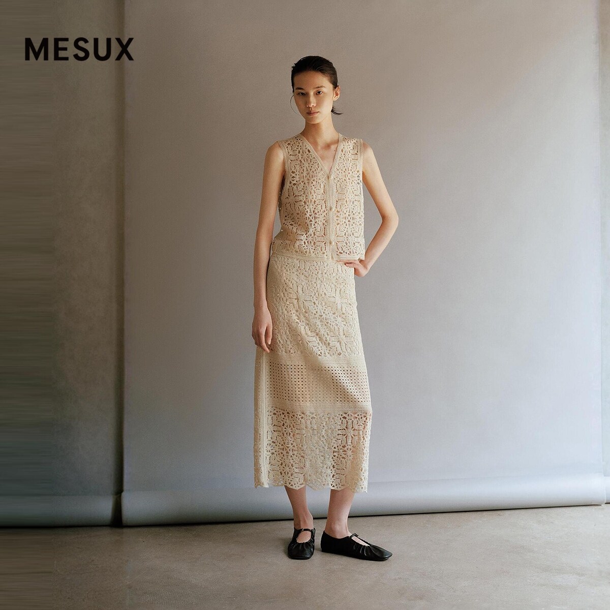 【张淼怡同款】MESUX米岫慵懒假日氛围感镂空蕾丝马甲MNMUK108