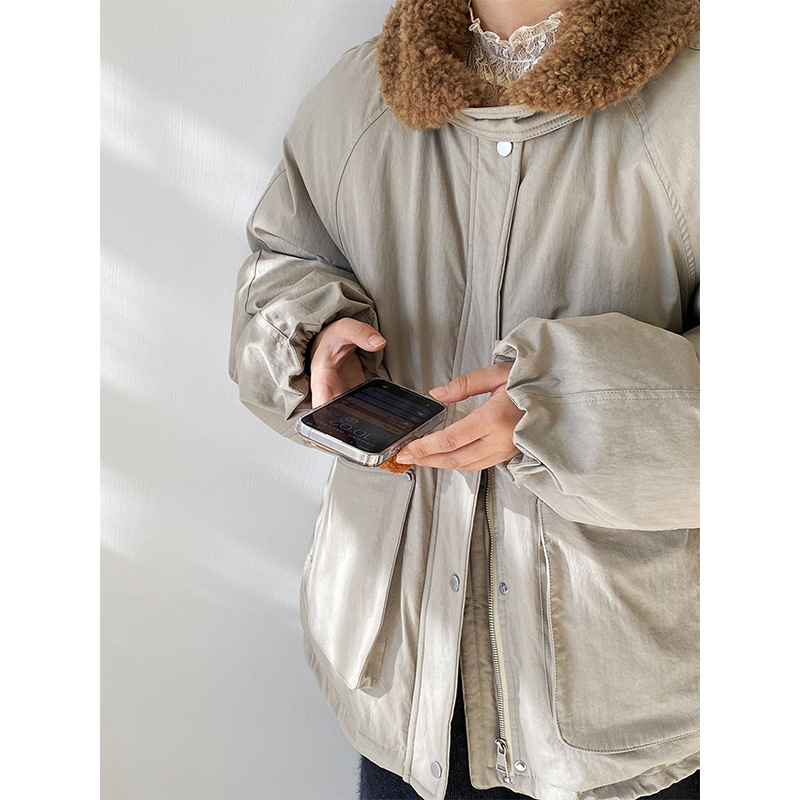 2025新款高品质新国标90白鸭绒派克工装风羽绒服花瓣袖羊羔毛领子