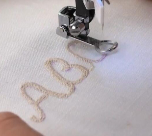 重机胜家蝴蝶家用多功能缝纫机绣花刺绣自由衍缝织补破洞压线压脚