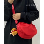 今年流行小包女2023新款 潮红色斜挎包女休闲运动单肩包百搭饺子包