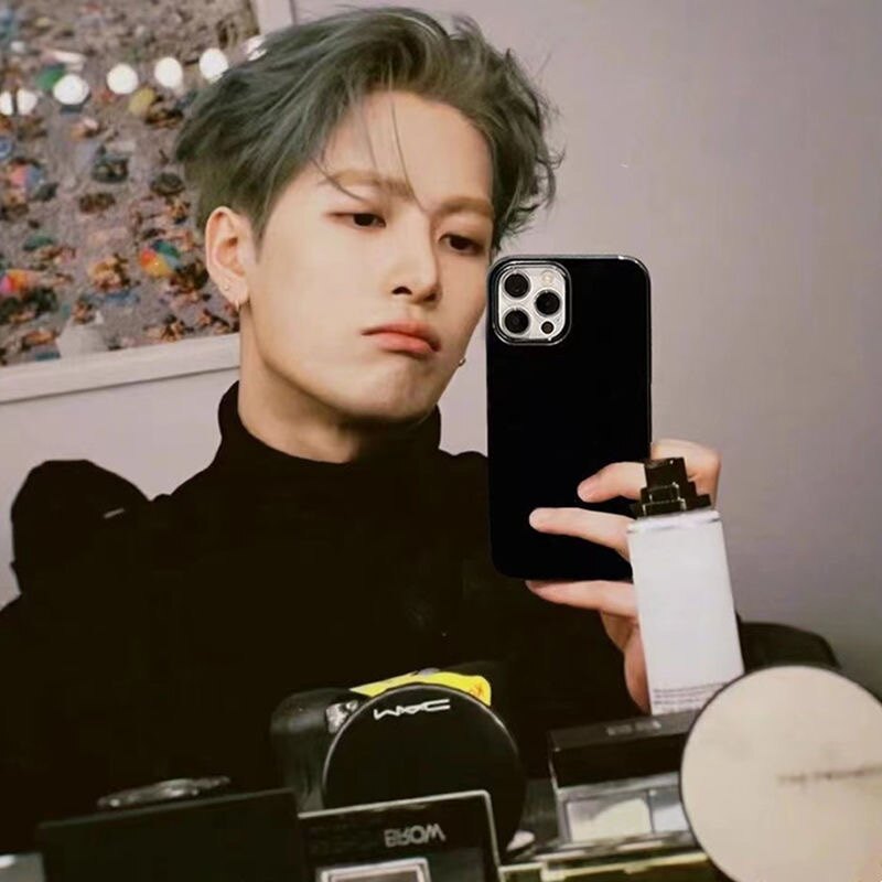 明星同款黑色简约纯黑半包手机壳适苹果14透明11/12promax高级xs/xr防摔7p创意