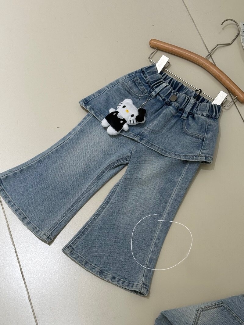 女童屁帘款牛仔裤2026春款小童韩版洋气百搭拼接裙摆牛仔喇叭裤