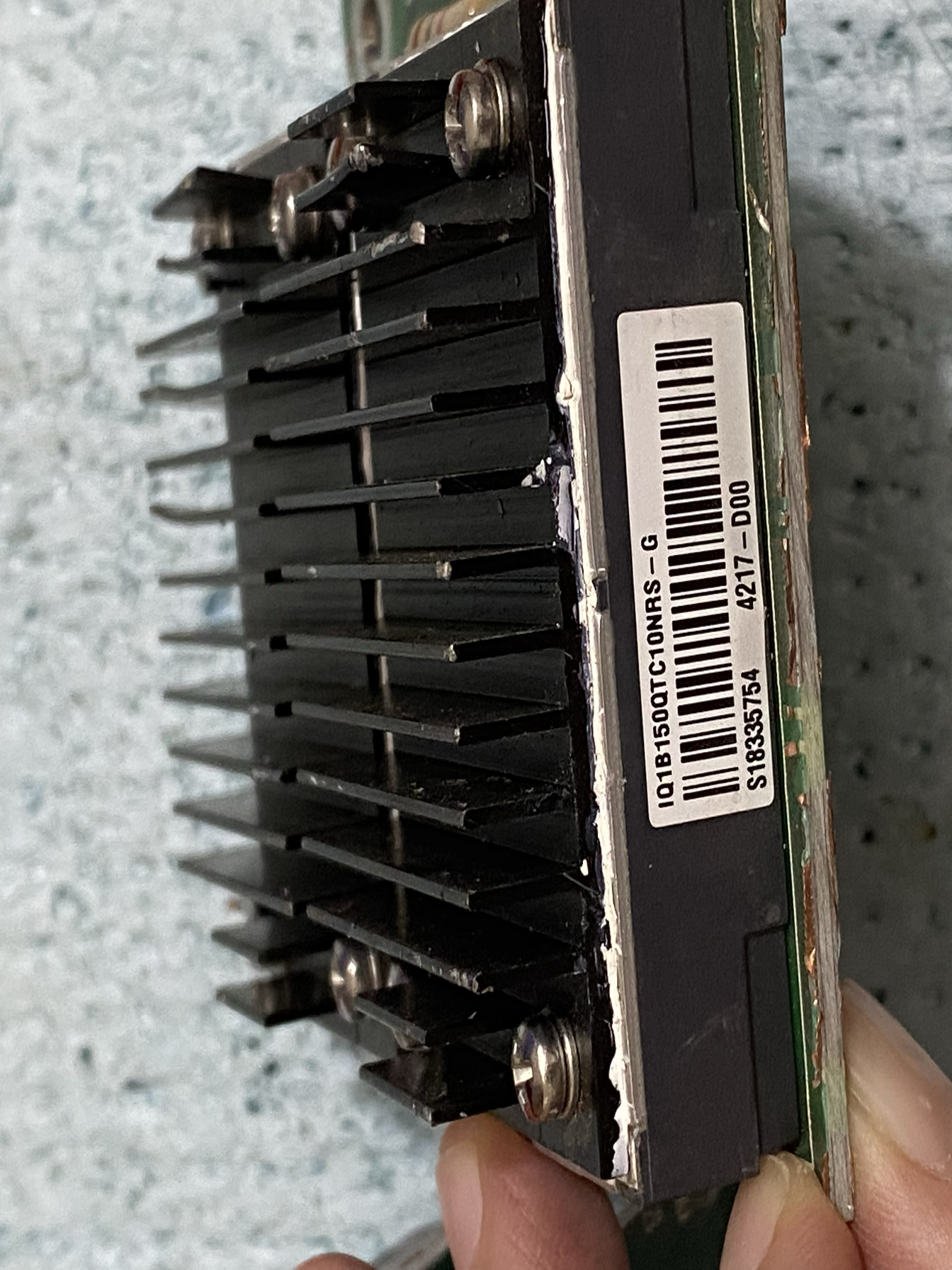 IQ1B240QTC06NRS-G IQ1B150QTC10NRS-G 电源模块