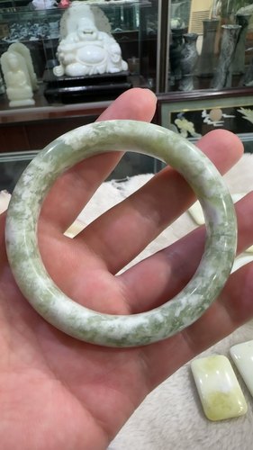 岫玉手镯雪花棉独特