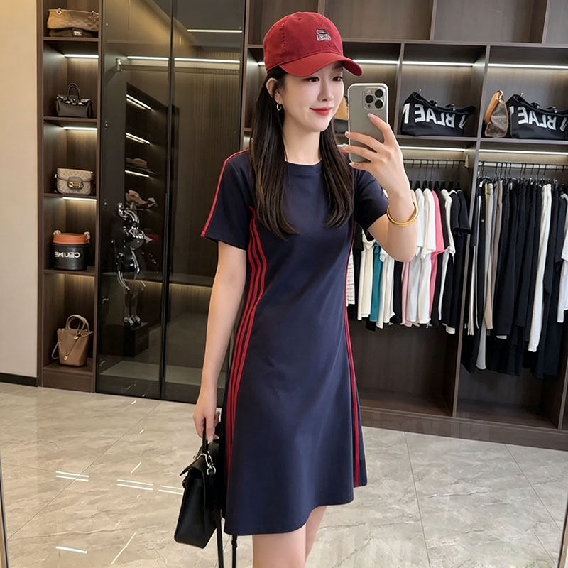爆款卫衣裙女夏季薄款2026年新款侧边条纹遮肉显瘦中长款连衣裙