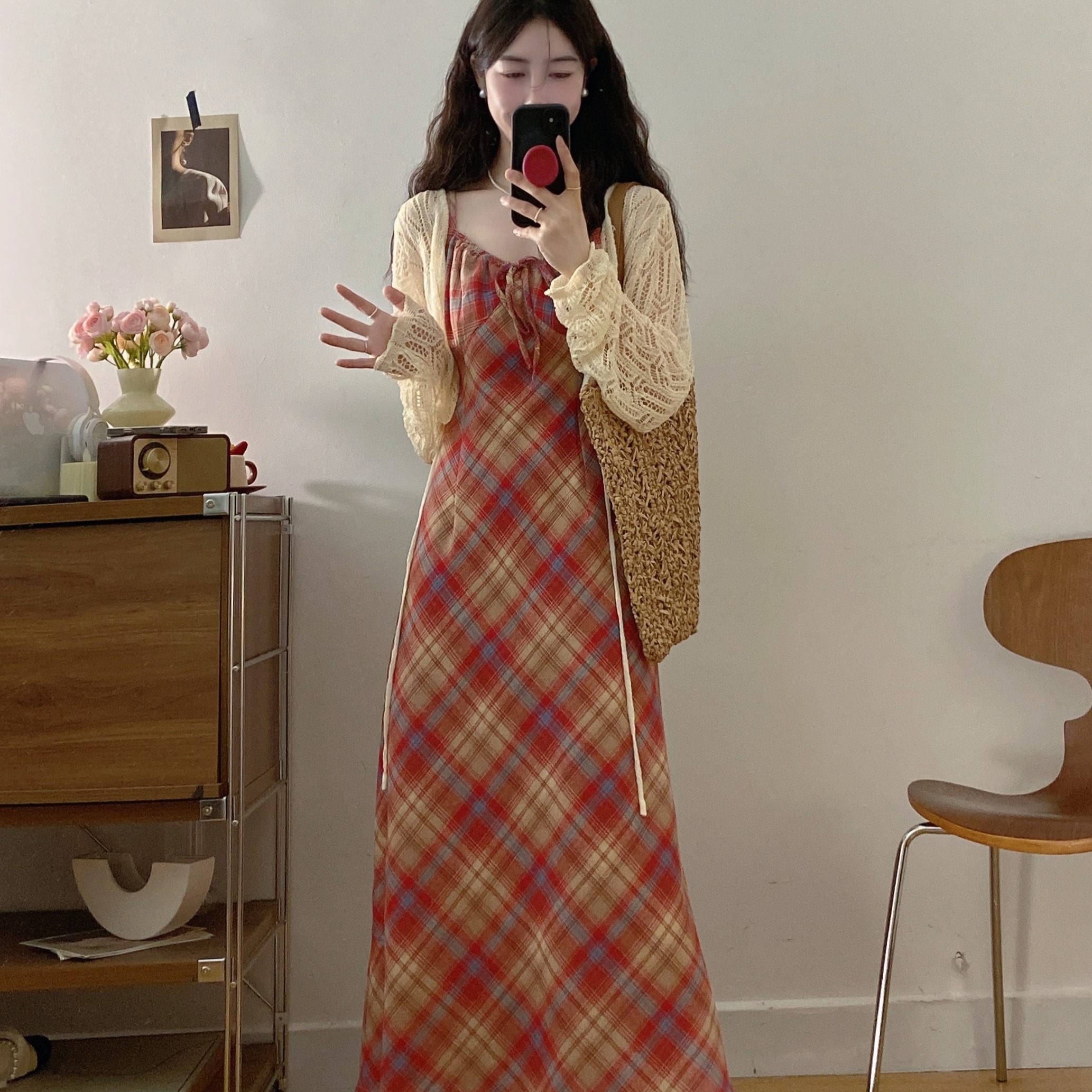 复古格纹吊带裙夏季镂空开衫套装
