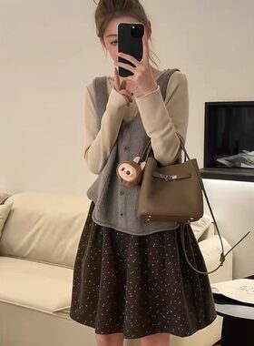背心打底衫碎花半身裙三件套