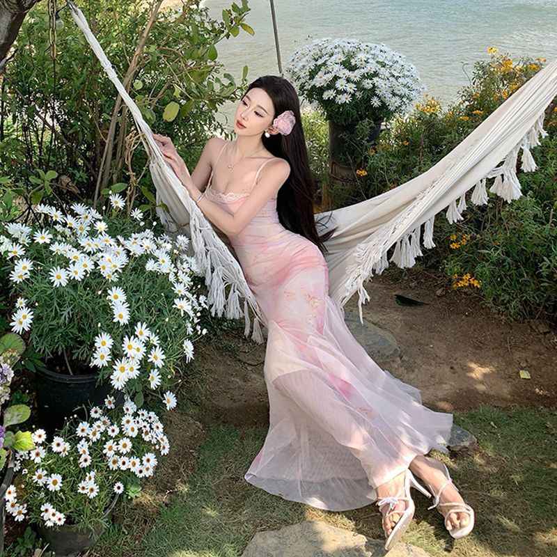 甜美风渲染碎花吊带连衣裙女夏季高级感蕾丝网纱拼接包臀鱼尾长裙