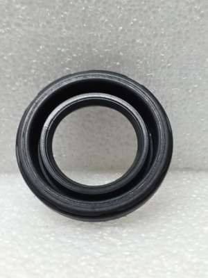 11193-70010  尺寸 26X43X8.5/11mm 火花塞油封