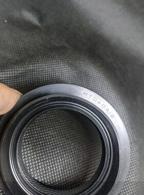 MT040A12  尺寸 40X63X8.5/14.5mm 半轴油封