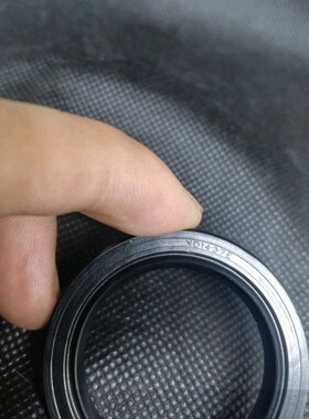 XD1437E   尺寸：33X45X10mm  新奇骏 分动箱油封