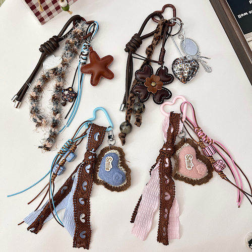 美拉德复古风小众蕾丝爱心车钥匙扣包包挂件miu系情侣编织挂绳包