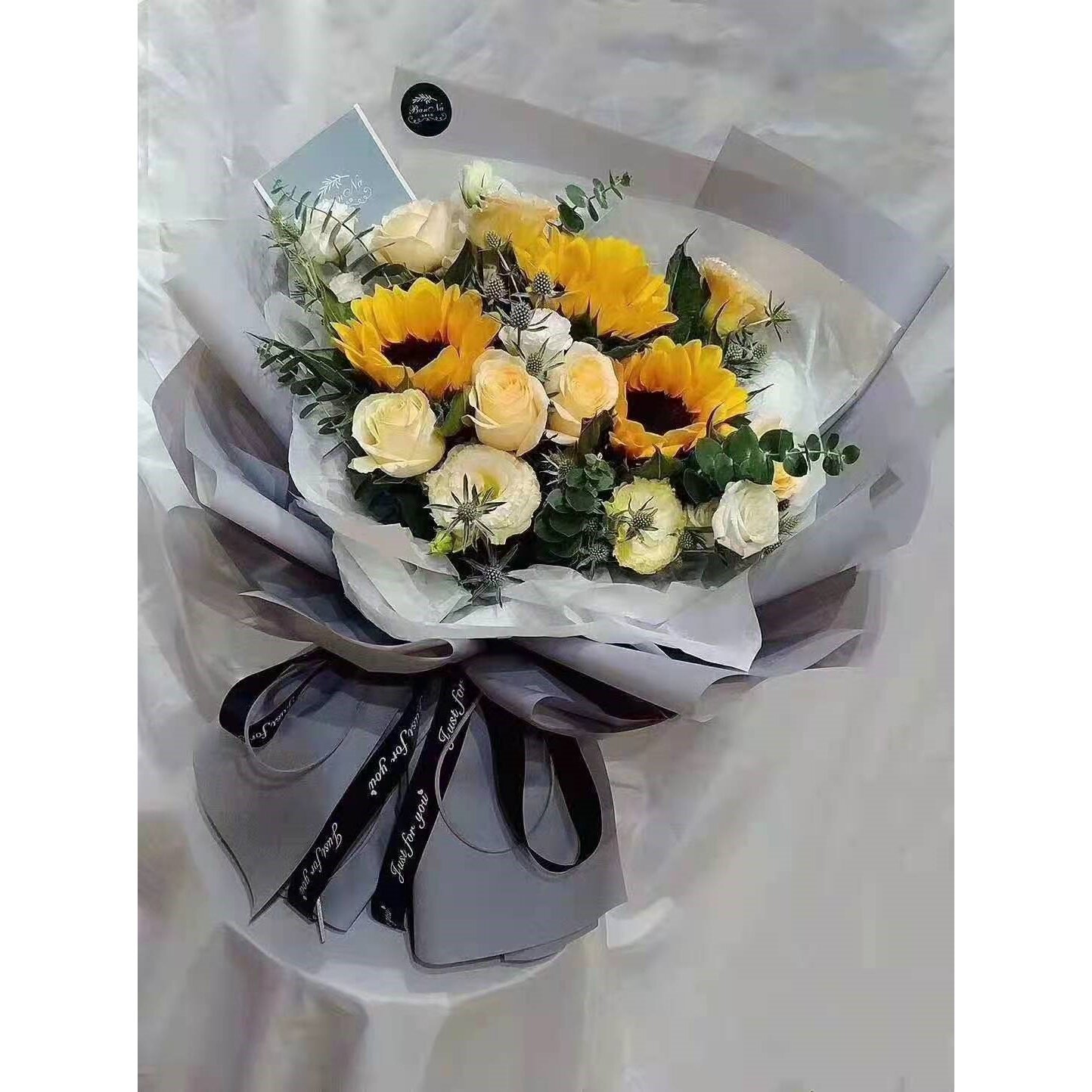 平顶山湛河区平高社沁园小河南质量工程职业学院红玫瑰生日鲜花店