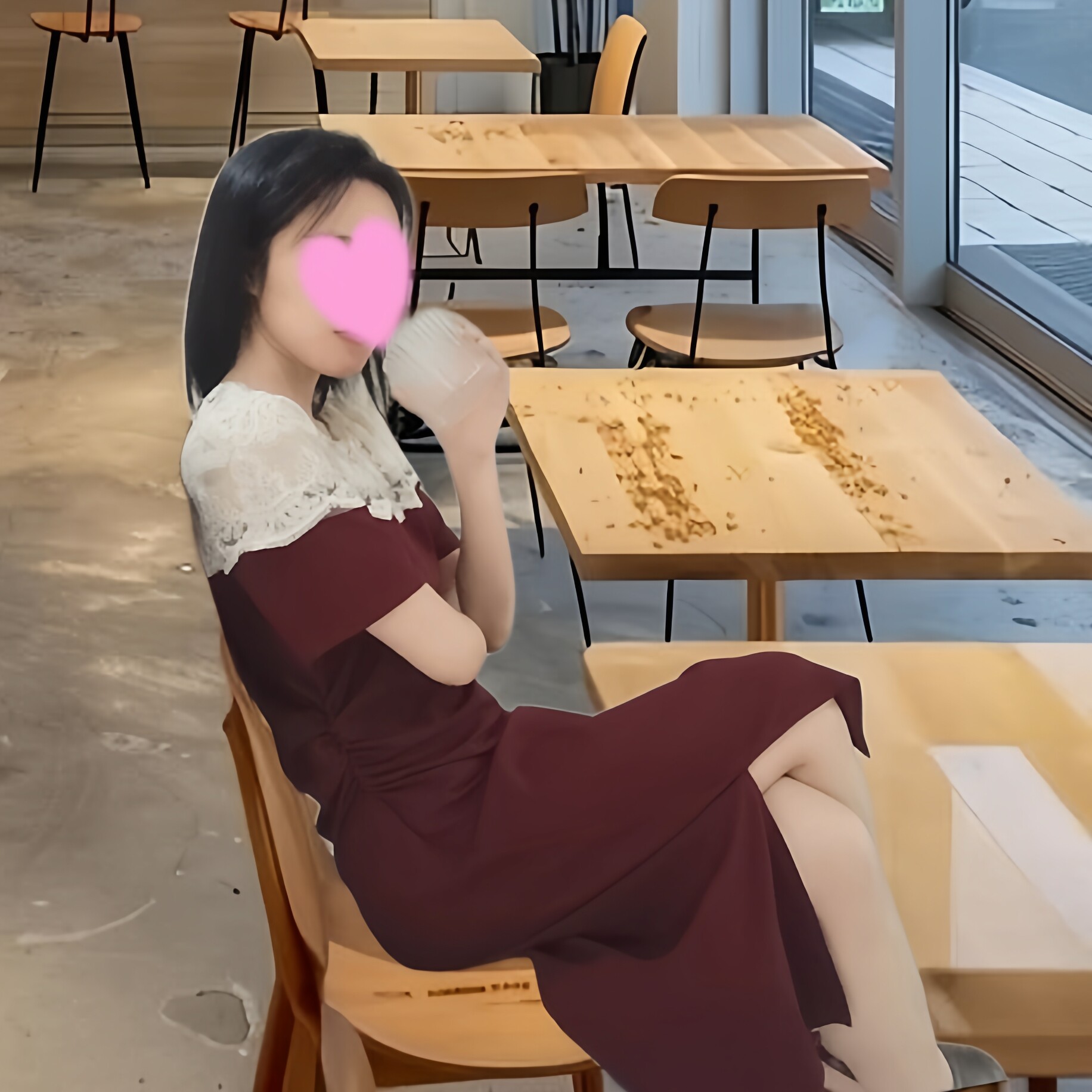 法式高级感镂空蕾丝短袖黑色连衣裙女2025新款夏季修身开叉长裙子