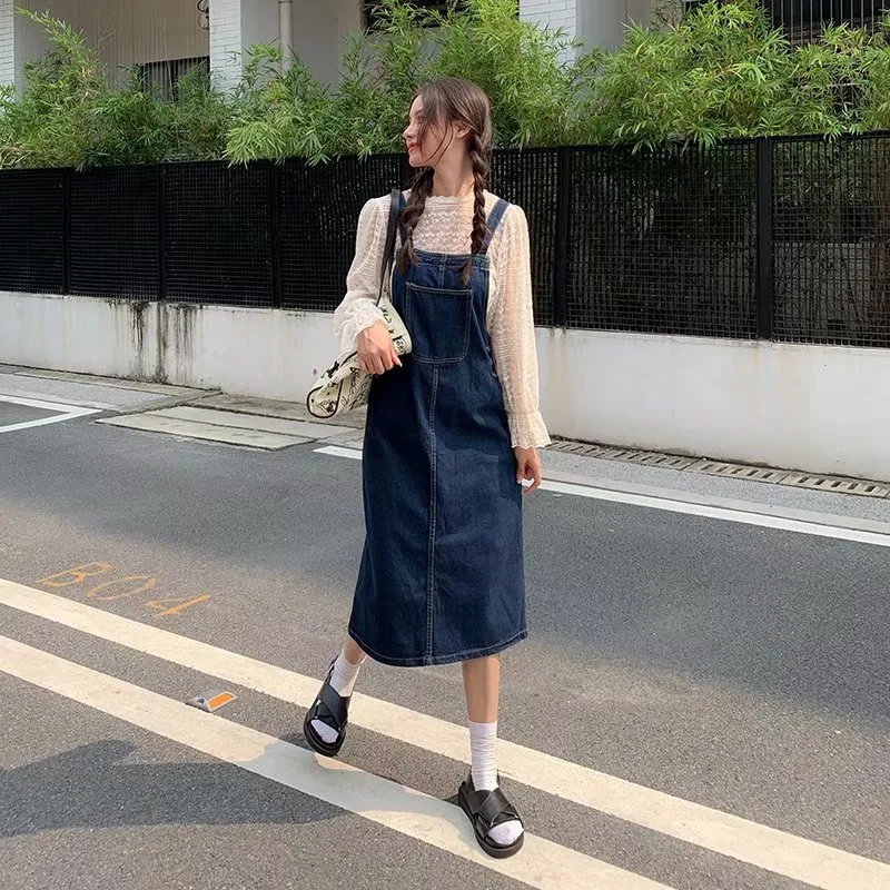 牛仔背带裙女2023秋冬新款宽松百搭小个子减龄开叉中长款连衣裙潮