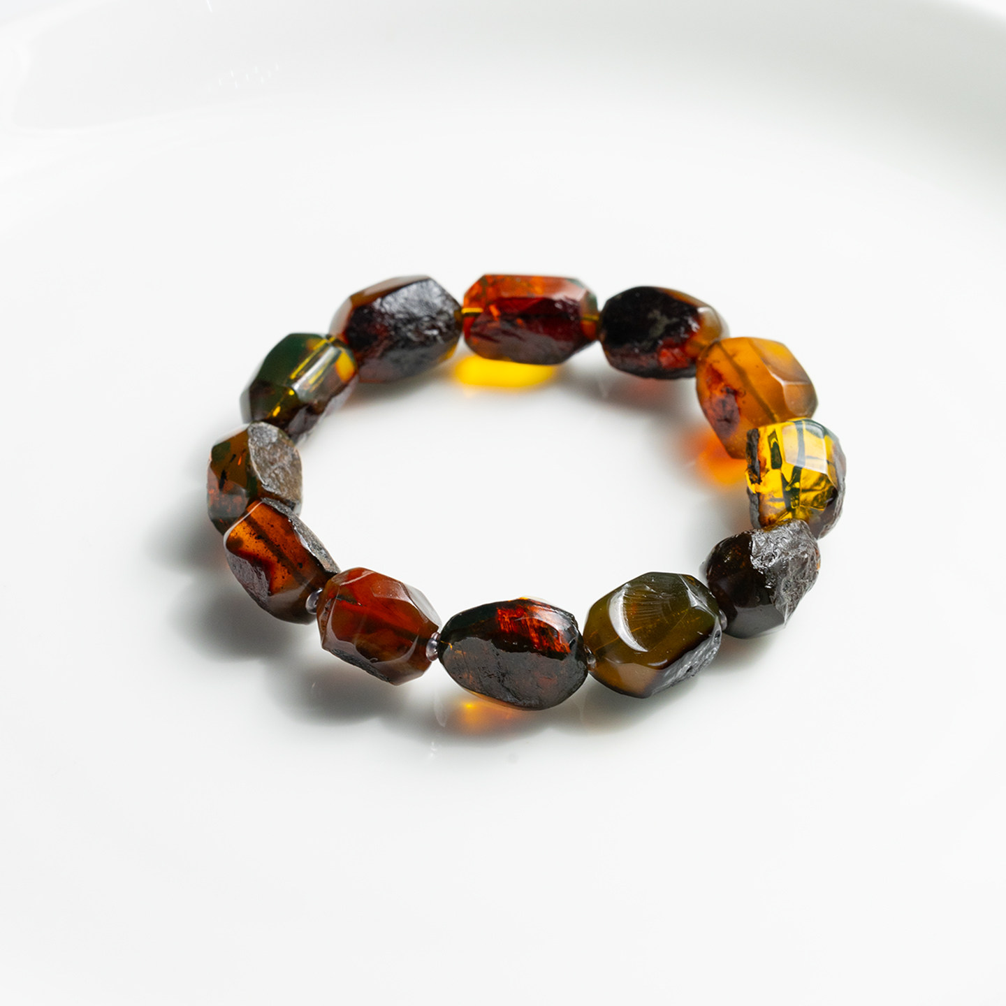 三色孤品&middot;稀有天然变色龙红皮茶底蓝珀半山半水奇异随型个性手串