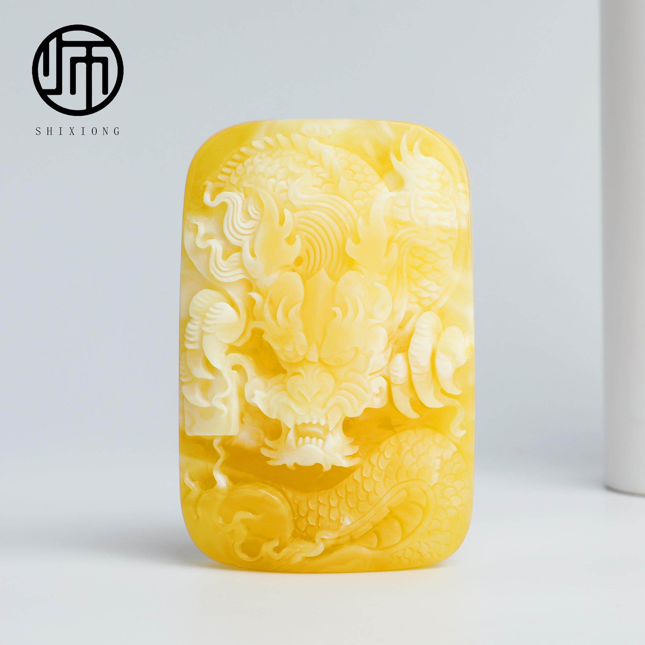 孤品天然km国矿一级俄料满蜜满蜡鸡油黄瓷白蜜蜡大师精工雕刻龙牌