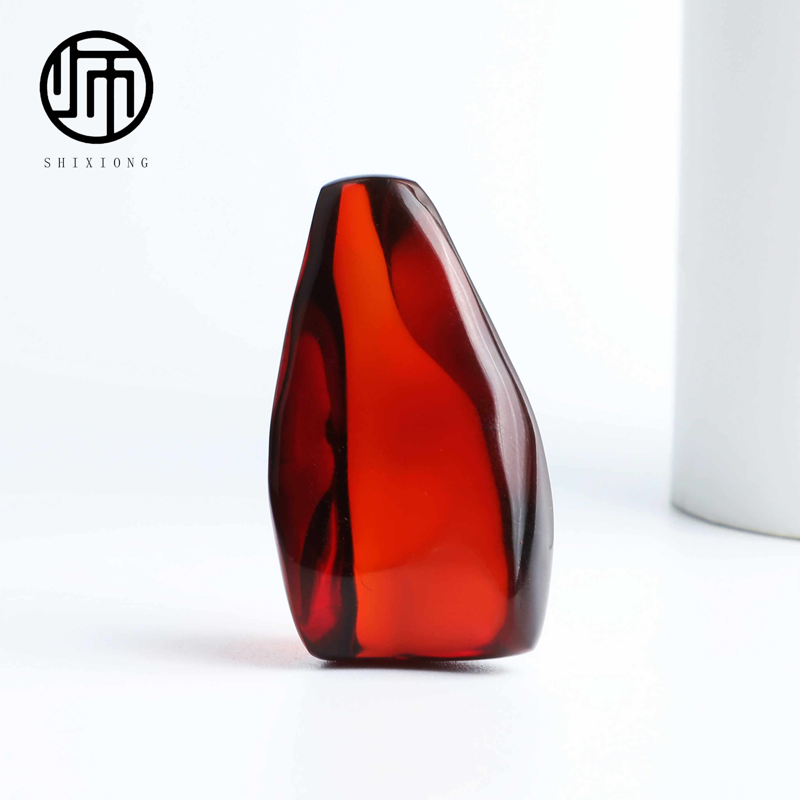 孤品收藏级天然真品缅甸血珀酒红净水玻璃底随型吊坠35*18mm