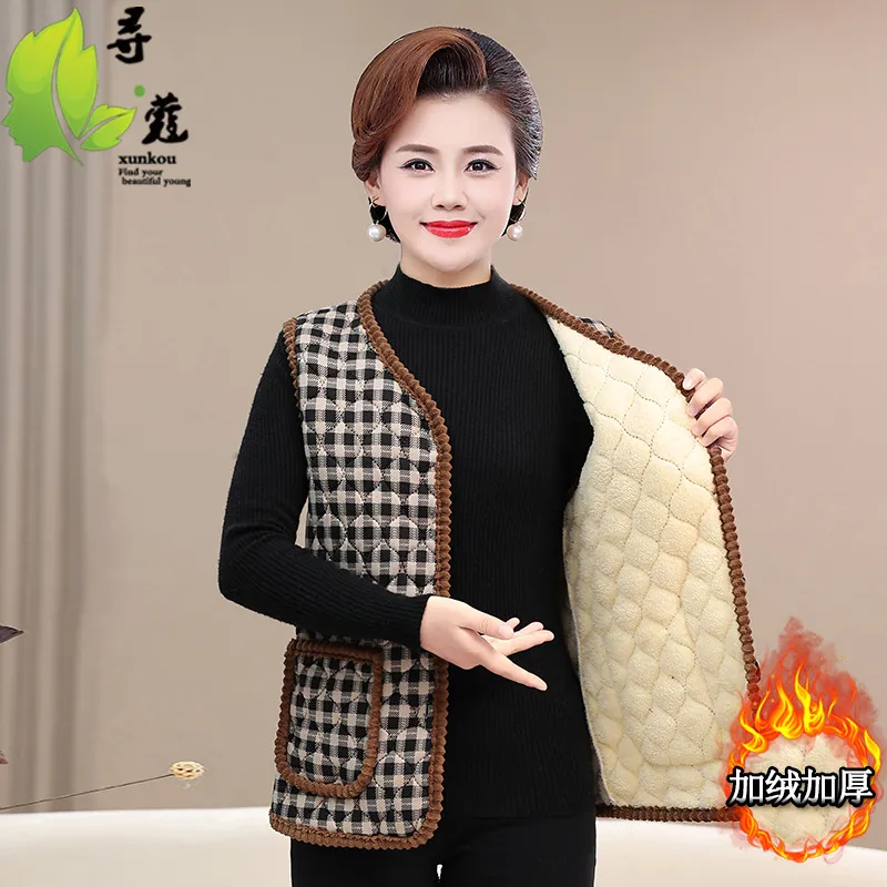 中老年妈妈秋冬装短款马甲背心大码奶奶加绒保暖格子棉衣马夹外套