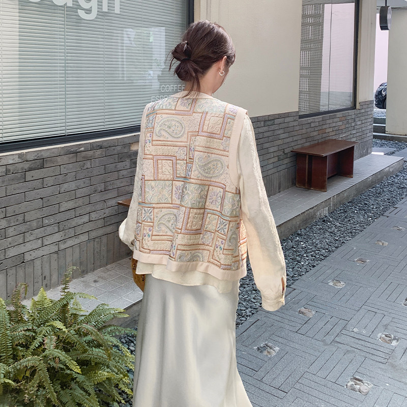 新中式国风盘扣印花马甲衬衫套装女早秋2025新款气质半身裙三件套,女装套装/套裙,2D109