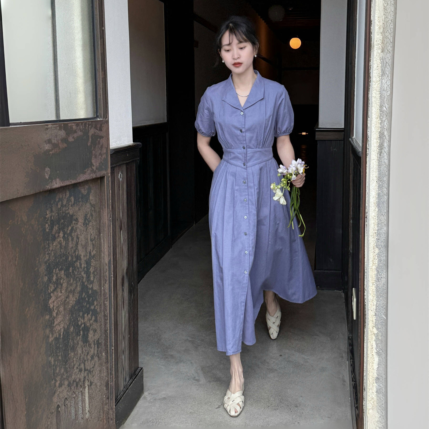 好在 简·奥斯汀 小个子法式小燕子领短袖亚麻收腰系带蓝紫连衣裙