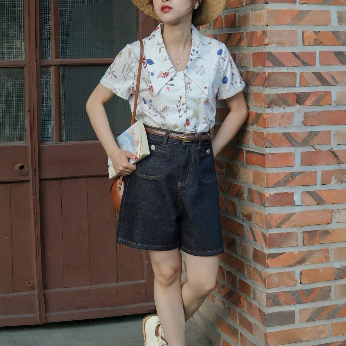 好在 植物集花卉 小个子娘man平衡贝壳扣花草尖领设计感衬衫夏