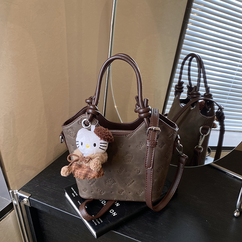 复古可爱压花手提斜挎水桶包