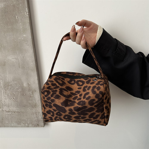 简约百搭手拿包手提小包