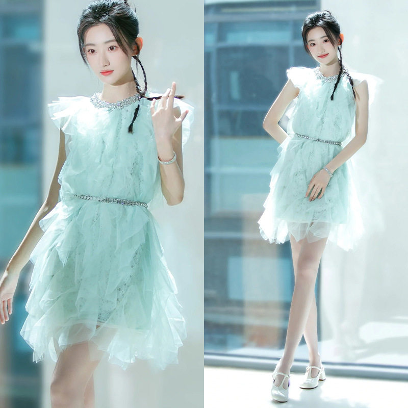 张艺凡同款轻奢时尚镶钻级感小众薄荷绿多层荷叶边显瘦连衣裙女
