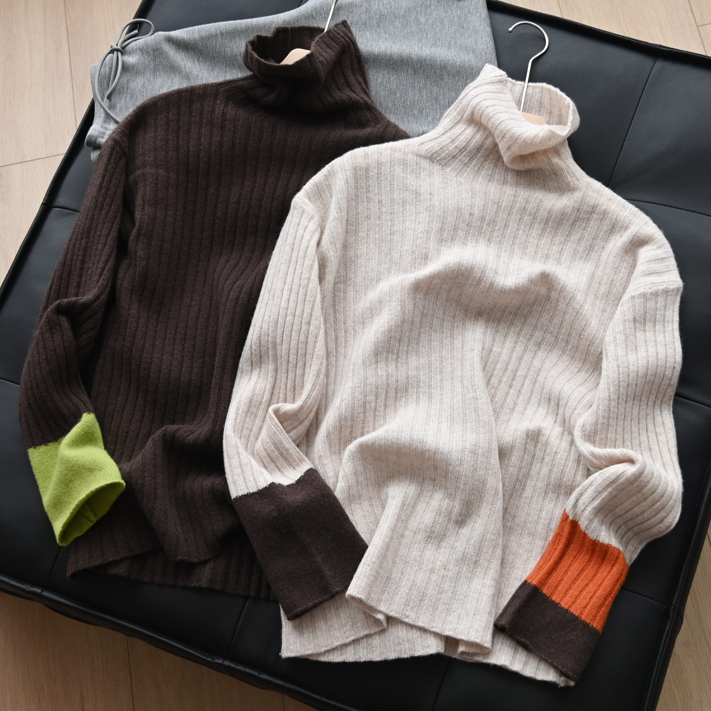 特价女士高领袖口撞色羊毛针织衫