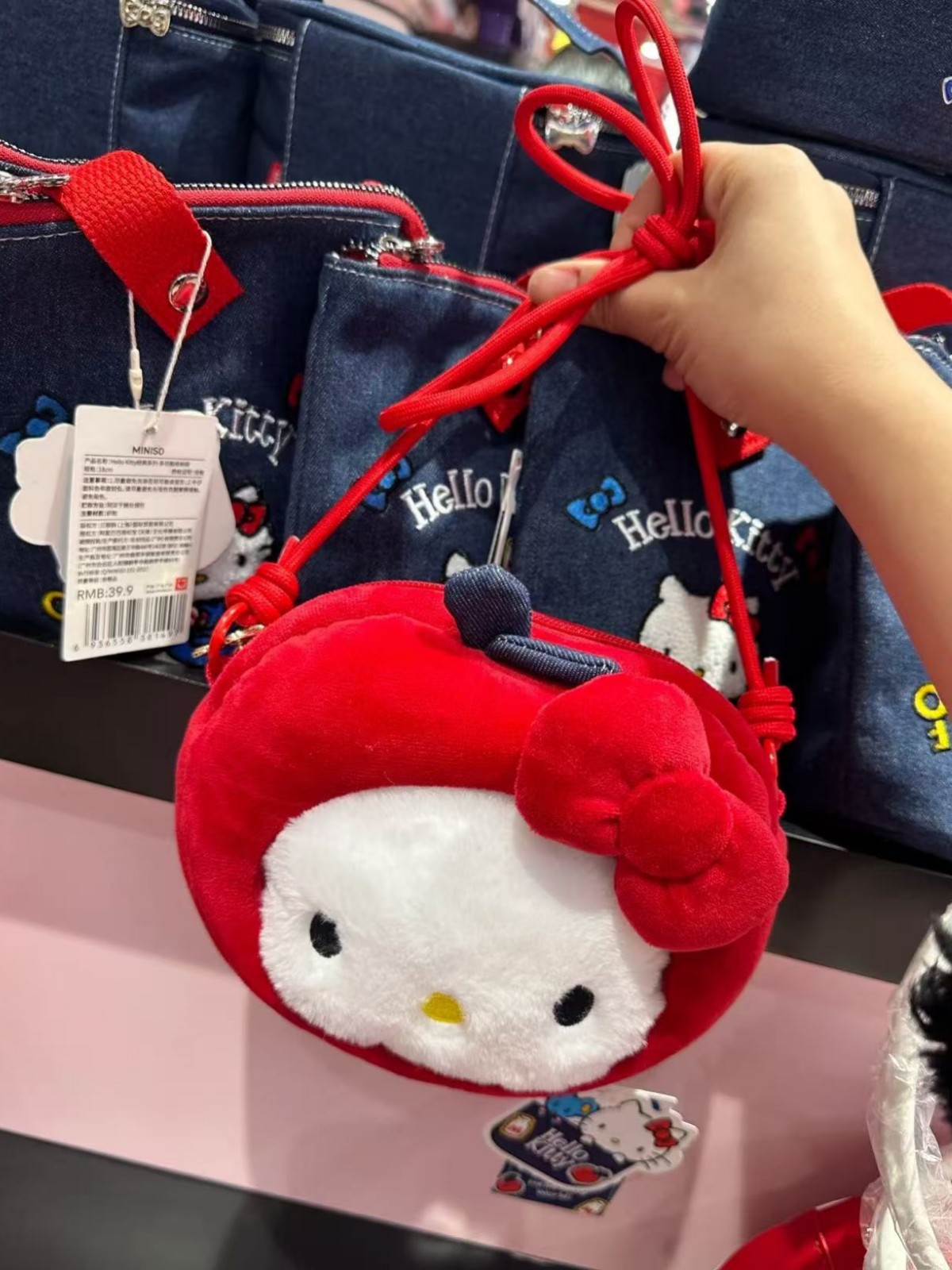 日系可爱苹果猫咪毛绒单肩斜挎包创意卡通玩偶公仔包少女心零钱包