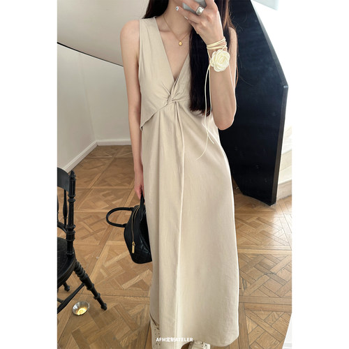 谁穿谁气质纯欲背心裙