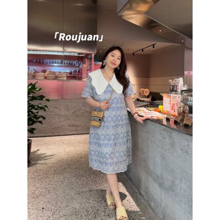 肉卷家微胖大码女装重工刺绣收腰减龄甜美夏季胖mm镂空短袖连衣裙